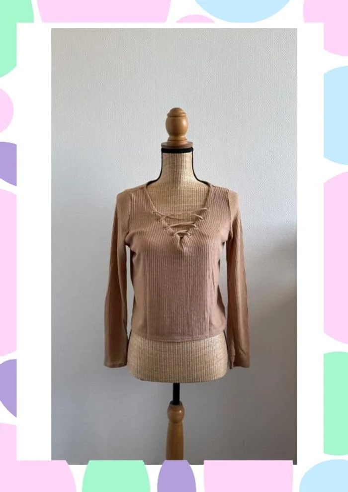 Pull léger col en V avec laçage marron H&M