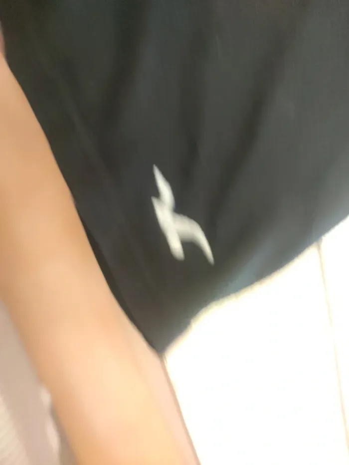 Tee shirt noir Hollister 16 ans - photo numéro 3