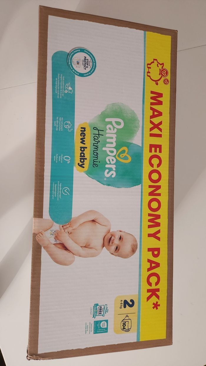 1 carton de 104 couches Pampers taille 2 (4-8kg)