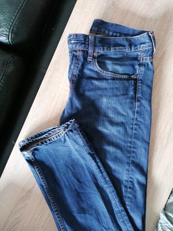 Jean coupe droite 29X32 uniqlo