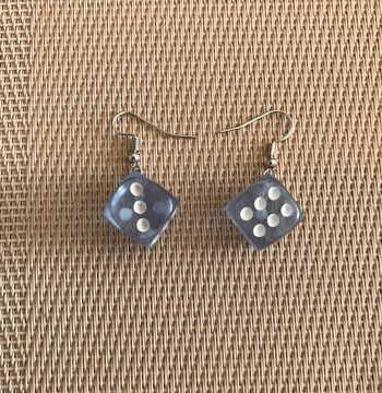 Boucles d’oreilles dés bleu ciel
