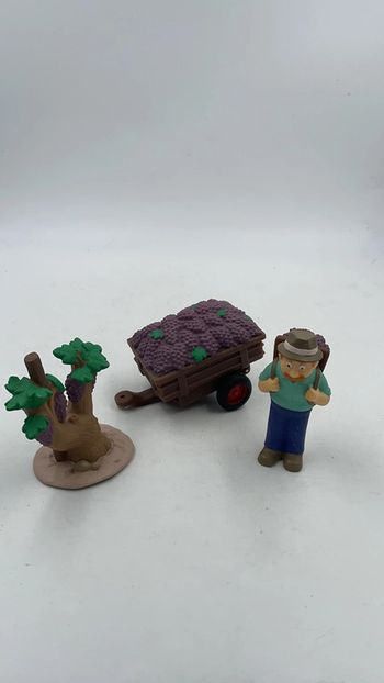 Lot de figurines les animaux de la ferme Viticulteur, charrette et vignes