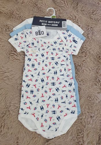 Lot de 3 bodies 18mois manches courtes Petit bateau 