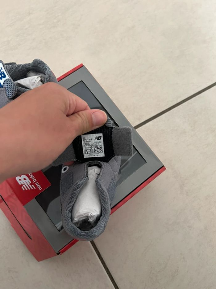 Basket new balance taille 17 thème requin - photo numéro 7
