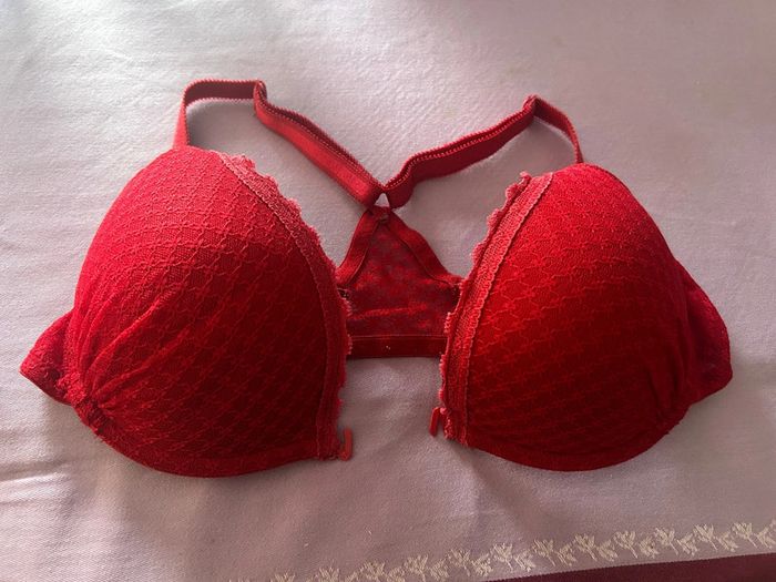 Soutien gorge rouge 85D - photo numéro 5