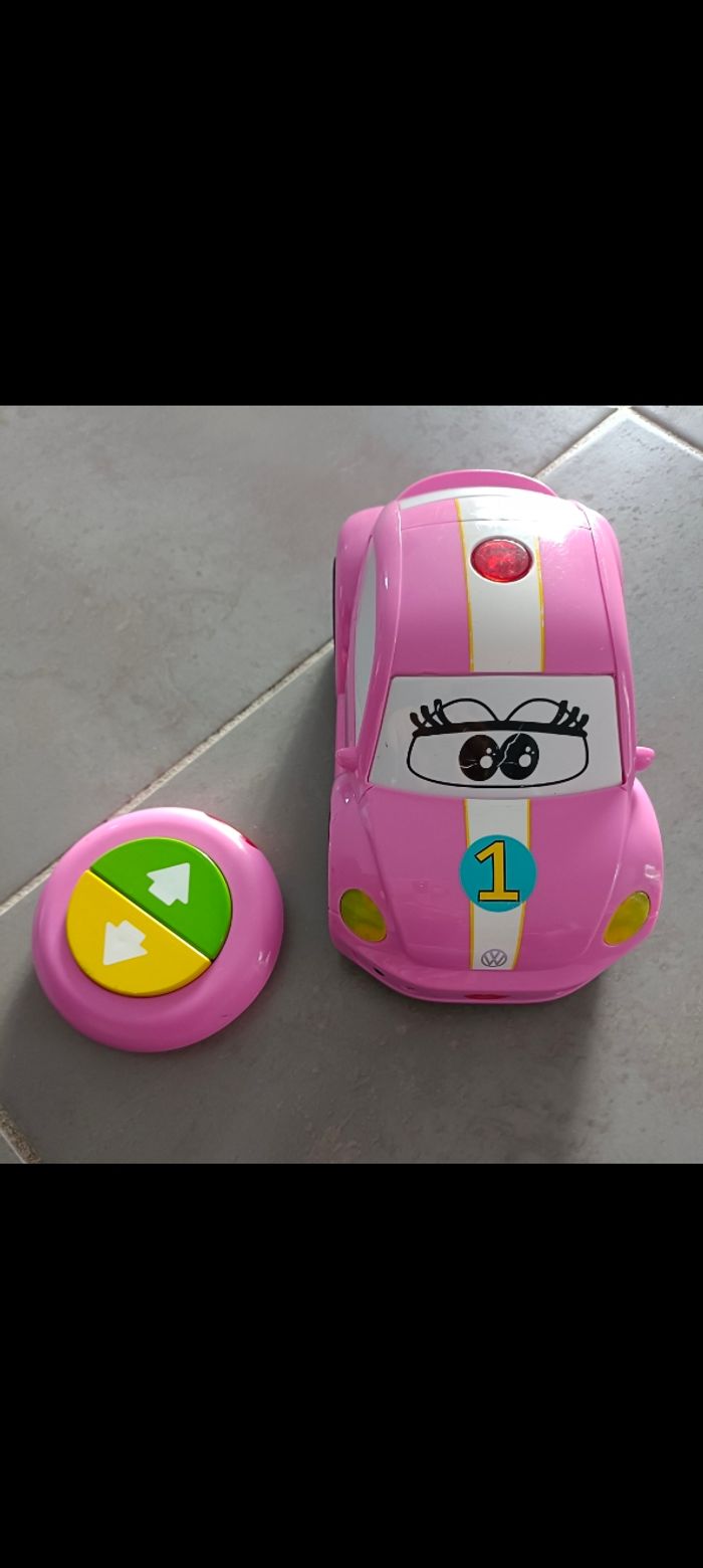 Voiture télécommandée Volkswagen rose