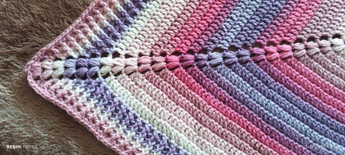 Couverture bébé "JACYNTHE" fait main au crochet - photo numéro 3