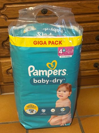 Couches Pampers baby dry giga pack taille 4+