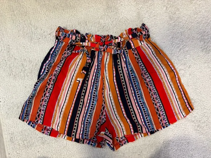 short, coloré