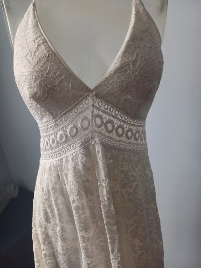 Robe blanche dos nu - photo numéro 2