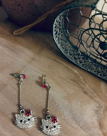 Boucles oreilles hello kitty