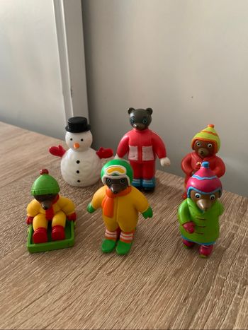 6 figurines petit ours brun à la neige