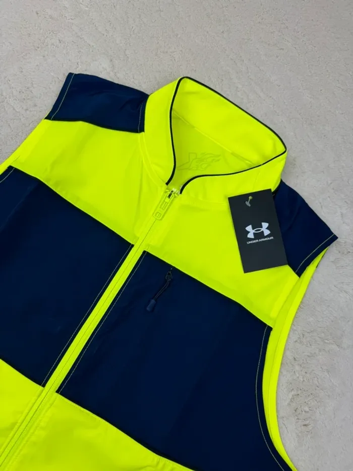 Veste De Running Under Armour Sans Manches Noir et Jaune Fluo Coupe Ajusté Neuve Taille M - photo numéro 3