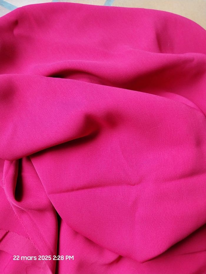 Coupon de tissu 200 x 140 cm – polyester – couleur rouge – Mondial Tissus - photo numéro 3