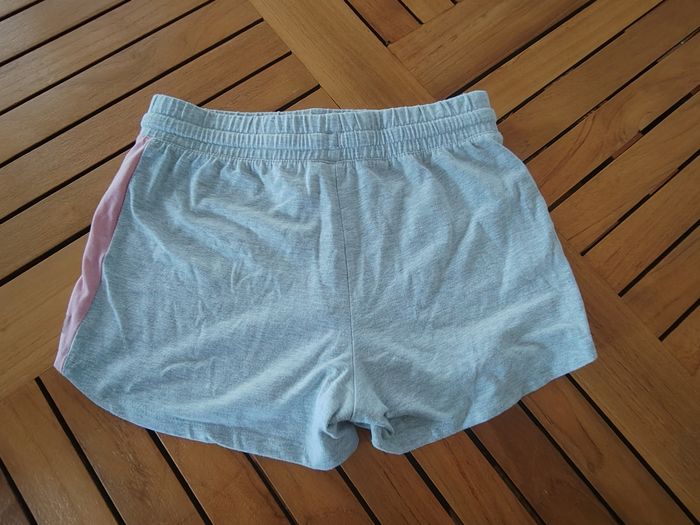 Short fille - photo numéro 2