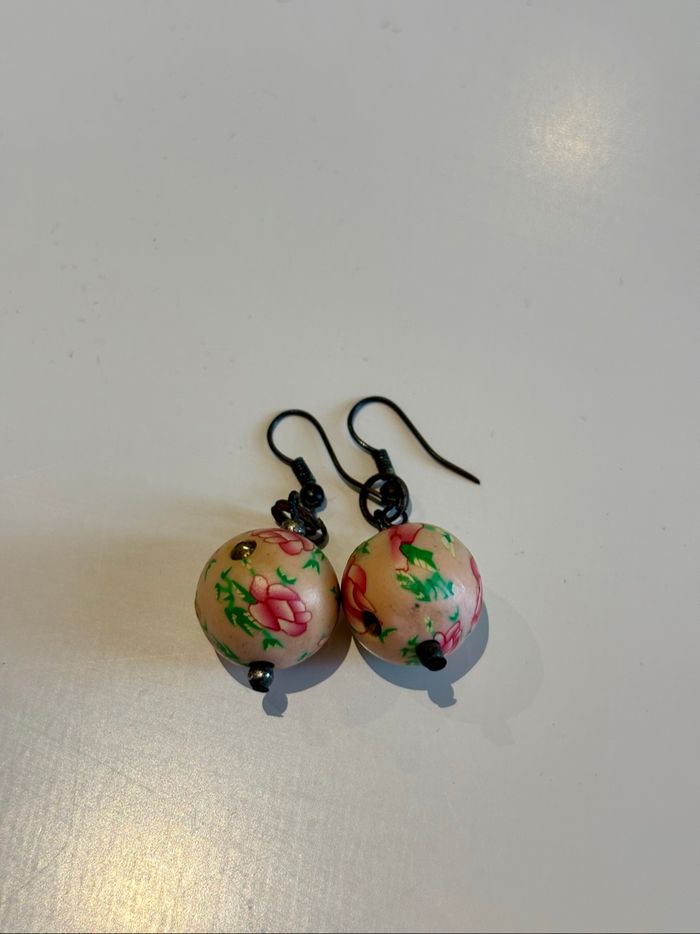 Boucles d’oreilles pendantes roses fleuries vintage - photo numéro 3