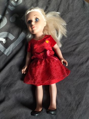 Jolie petite poupée