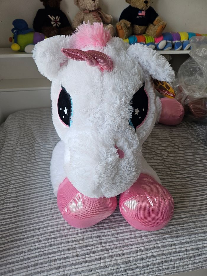 Énorme licorne en peluche - photo numéro 3