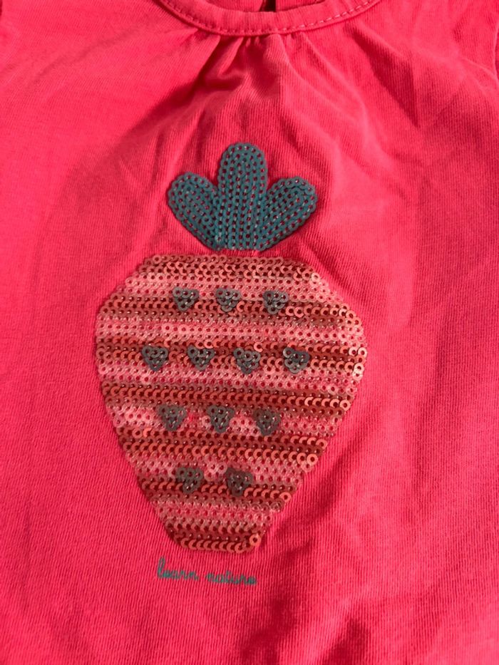 Tee shirt obaibi 3 mois très bon état sequins fraise - photo numéro 2
