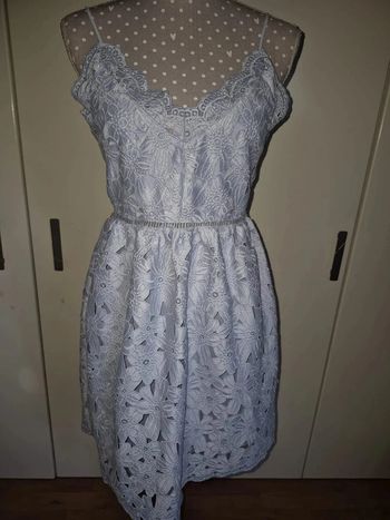 Robe bretelles dentelles