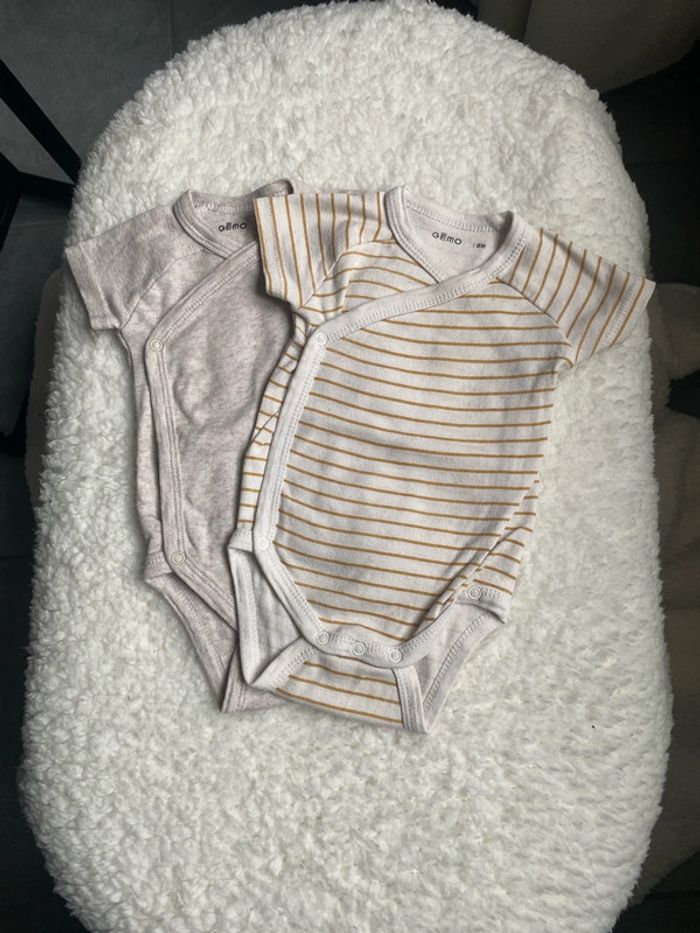 Lot de 2 bodies manches courtes gémo 6 mois