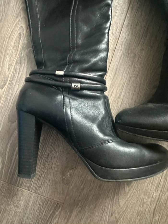 Bottes noires à talons - photo numéro 2