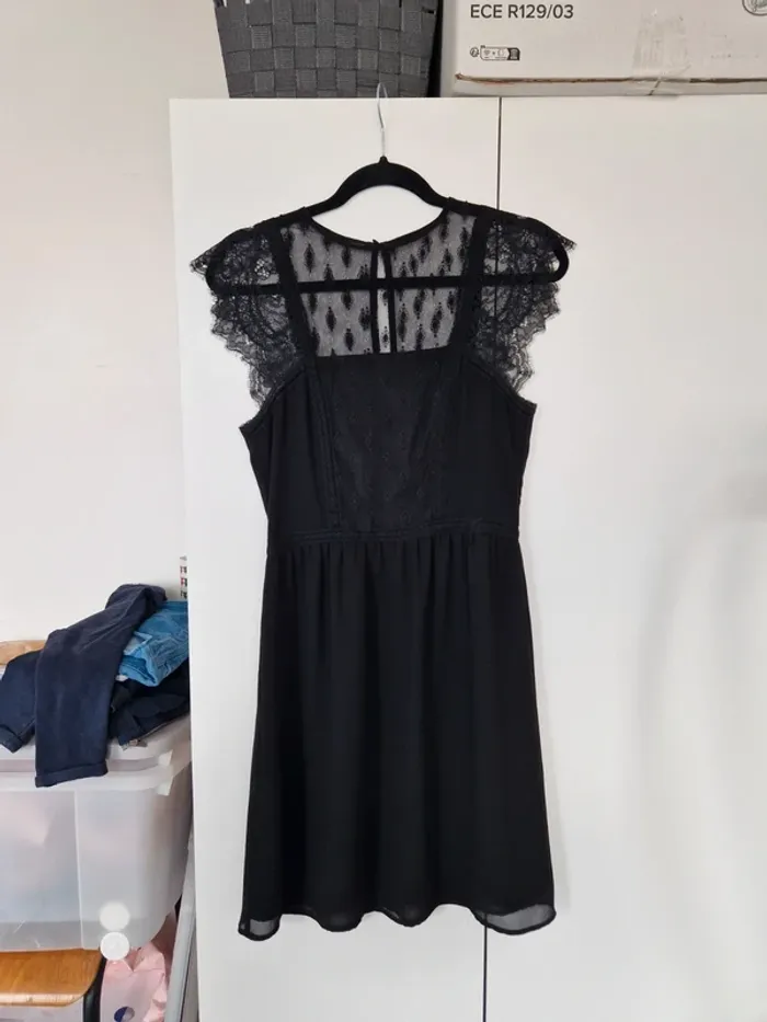 Robe noire h&m femme taille 34 - photo numéro 4