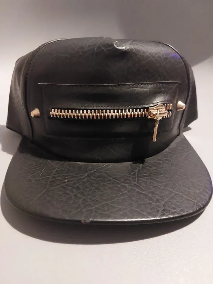 Casquette snapback US simili cuir fermeture neuve