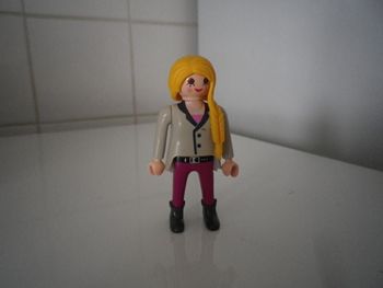 FEMME PLAYMOBIL