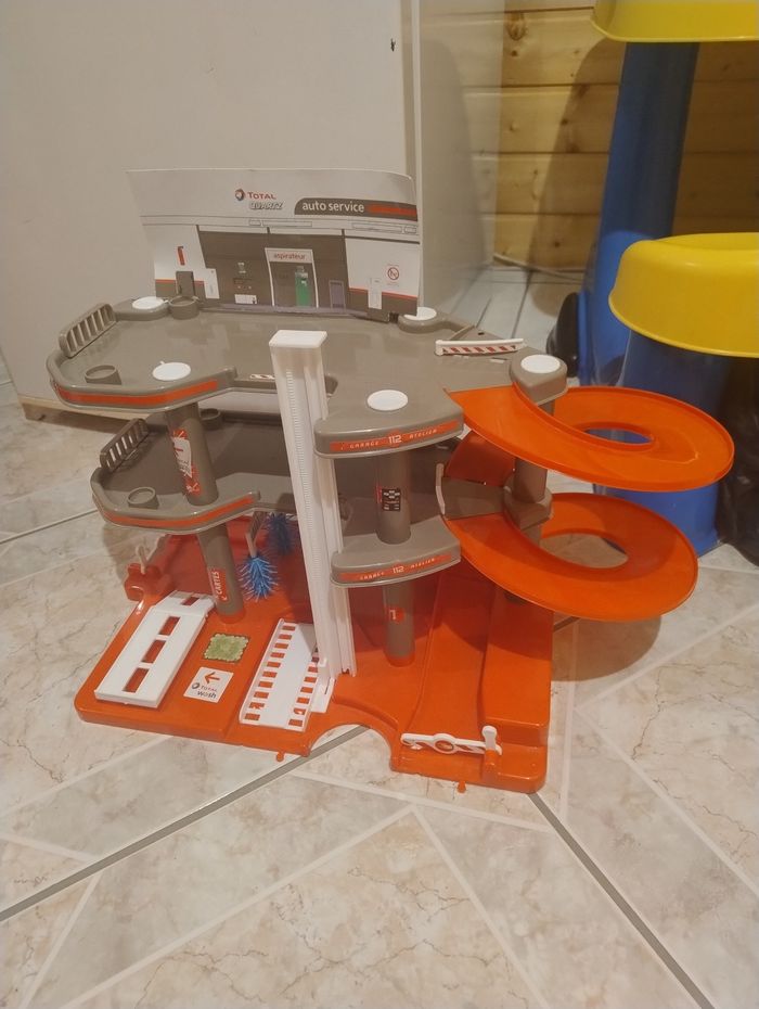 Route à construire  garage parking héliport - photo numéro 2