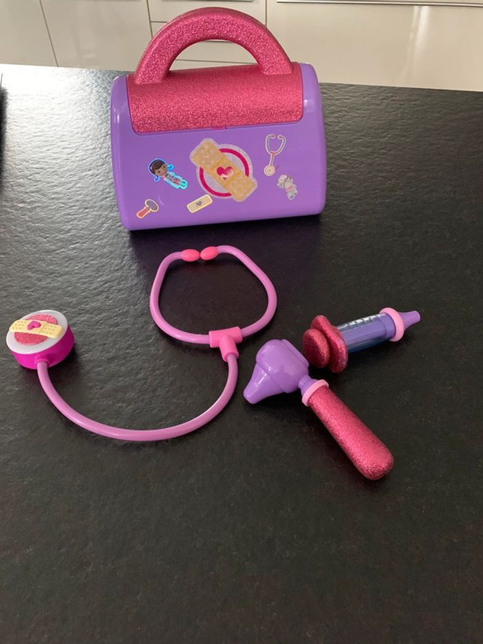 Malette docteur la peluche