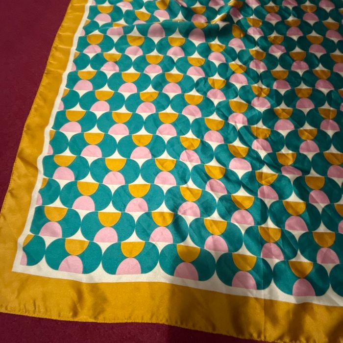 Foulard pimkie satin esprit années 70 - photo numéro 3