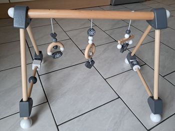 Portique d'éveil bébé en bois