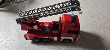 Camion pompiers MAN grande échelle - Bruder