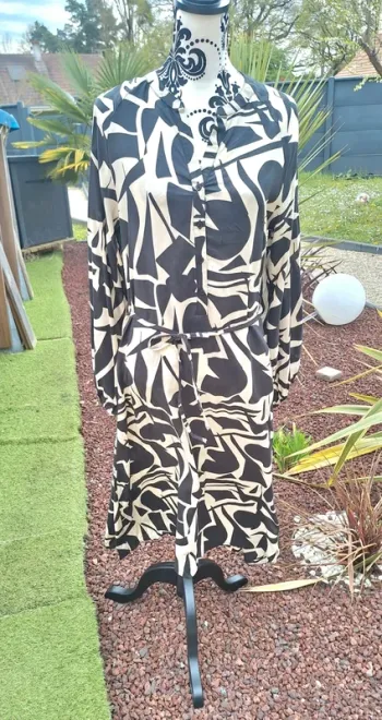 Magnifique robe longue à motif géométriques taille 40 neuve