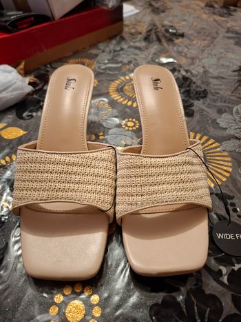 Chaussure a tallon 7 cm beige taille 39 neuf prix 6 euro