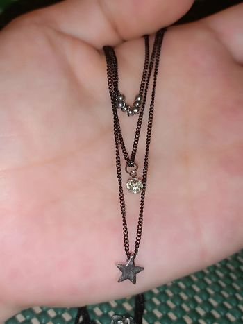 🔸Collier en chaîne noir avec pendentif strass et étoile ainsi que perle. Taille unique. Neuf.🔸