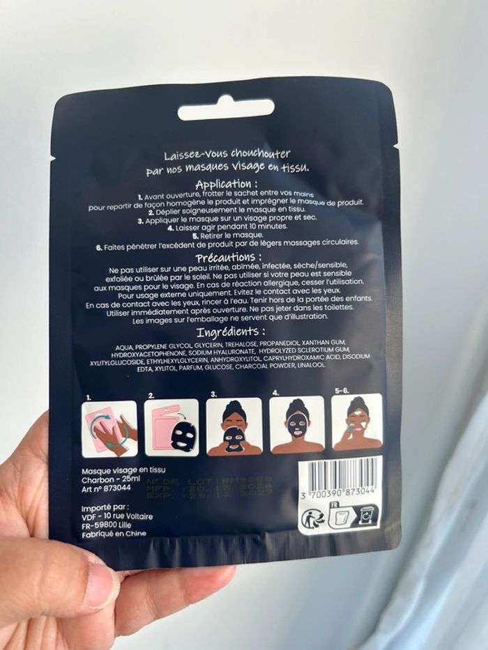 Masque tissus pour le visage au charbon - photo numéro 2