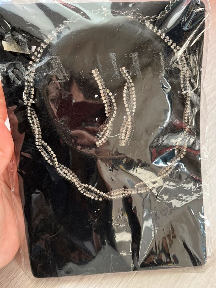 Collier boucle d’oreille strass noir et argenté - photo numéro 3