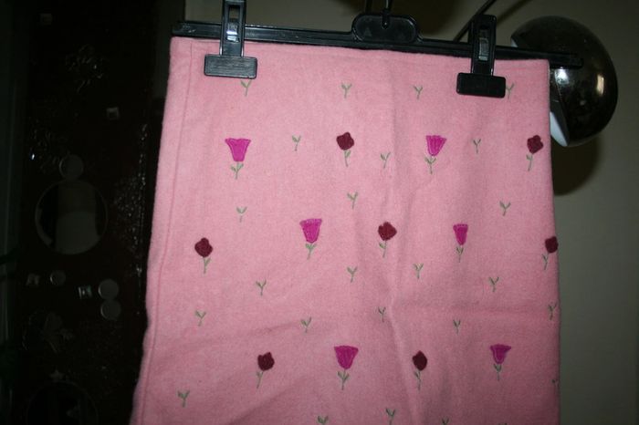 🌸👍Fille 8 ans 👍Jupe #laine  #rose à #broderies fleuries  Taille 8 ans "DPAM " 🌸 - photo numéro 2