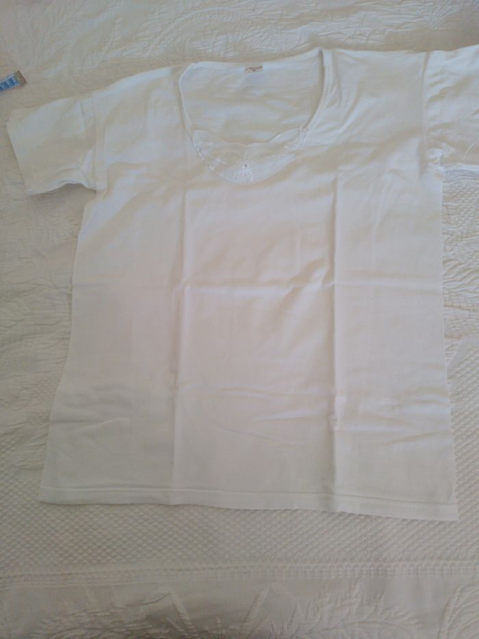 tee shirt blanc dentelle fleurs