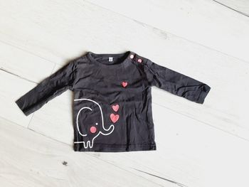 Vêtement bébé fille tee-shirt manches longues cœurs et éléphants 6 mois