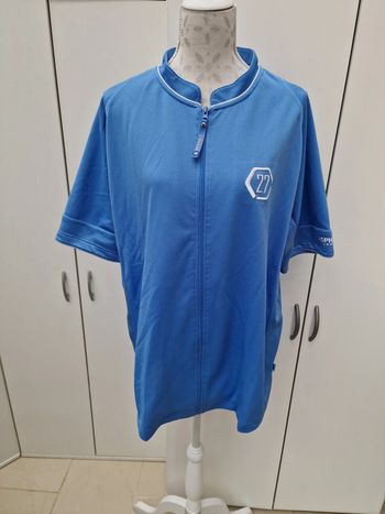 T-Shirt Bleu Clair Details Blanc Et Fermeture Eclair