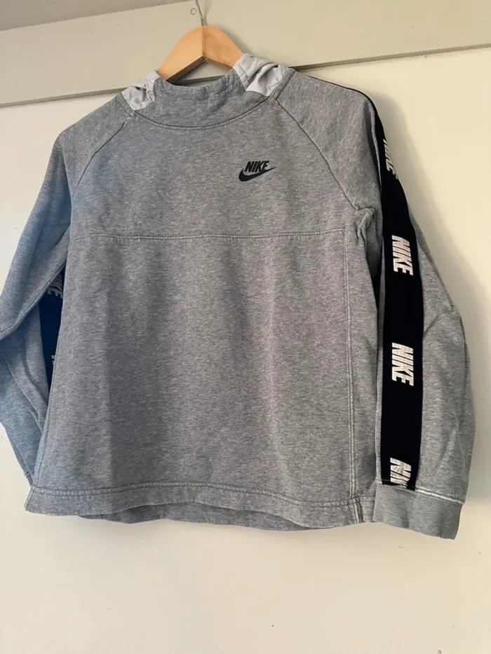 Pull capuche