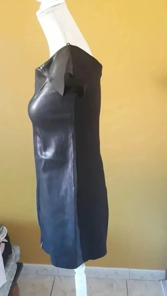 Robe Zara taille 36 en très bon état - photo numéro 2