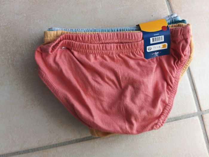 Lot de slips neufs taille 4/5 ans - photo numéro 3