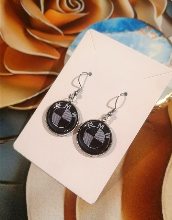 Boucle d'oreille BMW