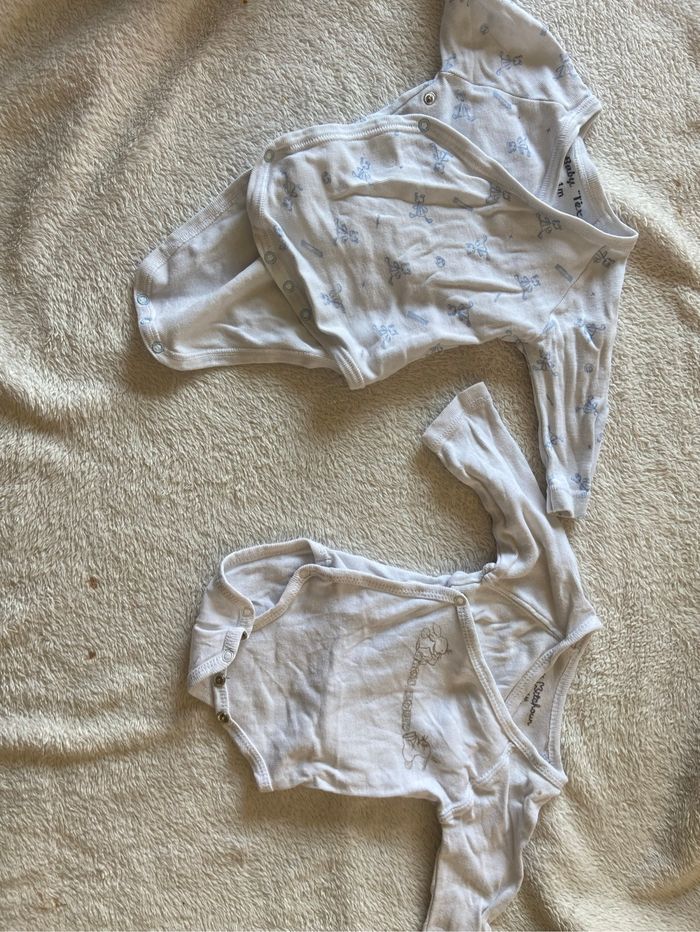 Vêtements bébé 0,1,3 mois - photo numéro 2