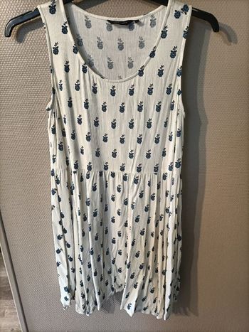 Robe blanche et bleu fleurie
