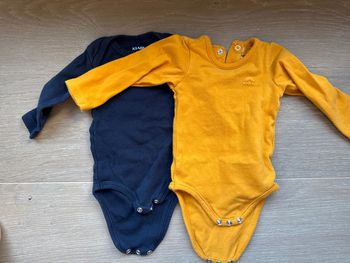 Lot de 2 bodies 3 mois kiabi orchestra